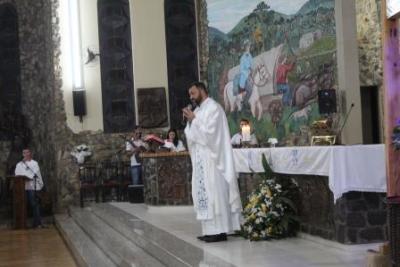 Nem a Chuva atrapalhou a FÃ© dos filhos de Nossa Senhora, que lotaram o SantuÃ¡rio para o Ãºltimo dia da Novena da Padroeira