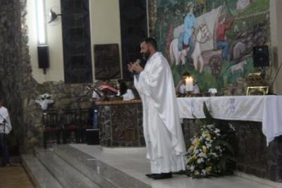 Nem a Chuva atrapalhou a FÃ© dos filhos de Nossa Senhora, que lotaram o SantuÃ¡rio para o Ãºltimo dia da Novena da Padroeira