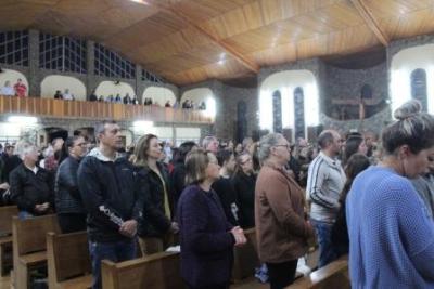 Nem a Chuva atrapalhou a FÃ© dos filhos de Nossa Senhora, que lotaram o SantuÃ¡rio para o Ãºltimo dia da Novena da Padroeira