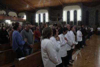 Nem a Chuva atrapalhou a FÃ© dos filhos de Nossa Senhora, que lotaram o SantuÃ¡rio para o Ãºltimo dia da Novena da Padroeira