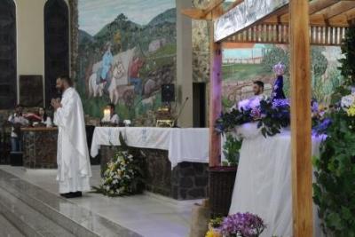 Nem a Chuva atrapalhou a FÃ© dos filhos de Nossa Senhora, que lotaram o SantuÃ¡rio para o Ãºltimo dia da Novena da Padroeira