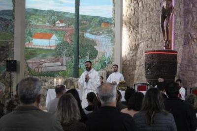 Nem a Chuva atrapalhou a FÃ© dos filhos de Nossa Senhora, que lotaram o SantuÃ¡rio para o Ãºltimo dia da Novena da Padroeira