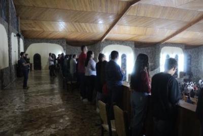 Nem a Chuva atrapalhou a FÃ© dos filhos de Nossa Senhora, que lotaram o SantuÃ¡rio para o Ãºltimo dia da Novena da Padroeira