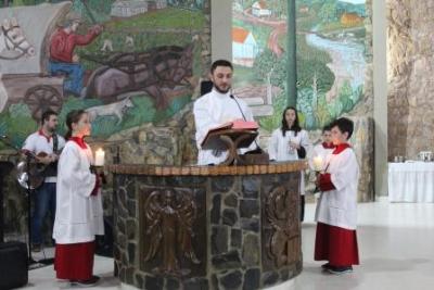Nem a Chuva atrapalhou a FÃ© dos filhos de Nossa Senhora, que lotaram o SantuÃ¡rio para o Ãºltimo dia da Novena da Padroeira