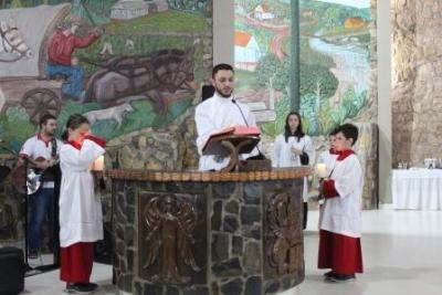 Nem a Chuva atrapalhou a FÃ© dos filhos de Nossa Senhora, que lotaram o SantuÃ¡rio para o Ãºltimo dia da Novena da Padroeira