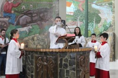 Nem a Chuva atrapalhou a FÃ© dos filhos de Nossa Senhora, que lotaram o SantuÃ¡rio para o Ãºltimo dia da Novena da Padroeira