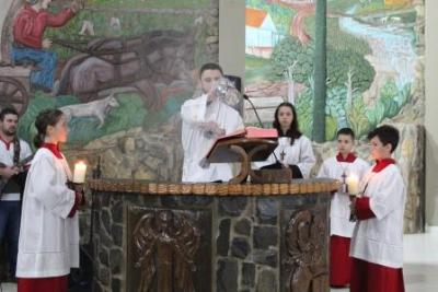 Nem a Chuva atrapalhou a FÃ© dos filhos de Nossa Senhora, que lotaram o SantuÃ¡rio para o Ãºltimo dia da Novena da Padroeira