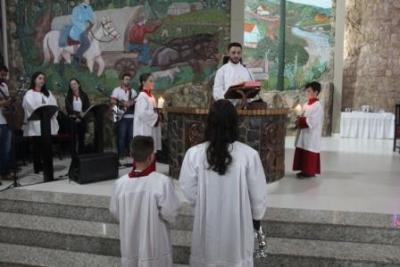 Nem a Chuva atrapalhou a FÃ© dos filhos de Nossa Senhora, que lotaram o SantuÃ¡rio para o Ãºltimo dia da Novena da Padroeira