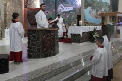 Nem a Chuva atrapalhou a FÃ© dos filhos de Nossa Senhora, que lotaram o SantuÃ¡rio para o Ãºltimo dia da Novena da Padroeira