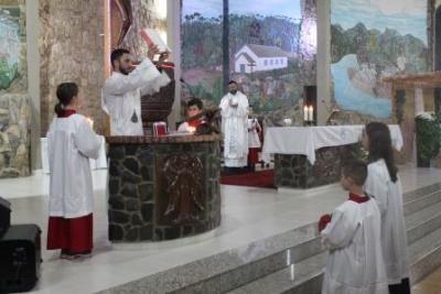 Nem a Chuva atrapalhou a FÃ© dos filhos de Nossa Senhora, que lotaram o SantuÃ¡rio para o Ãºltimo dia da Novena da Padroeira