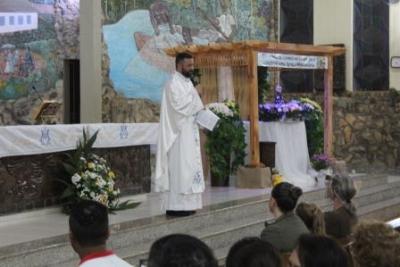 Nem a Chuva atrapalhou a FÃ© dos filhos de Nossa Senhora, que lotaram o SantuÃ¡rio para o Ãºltimo dia da Novena da Padroeira