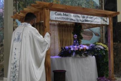 Nem a Chuva atrapalhou a FÃ© dos filhos de Nossa Senhora, que lotaram o SantuÃ¡rio para o Ãºltimo dia da Novena da Padroeira