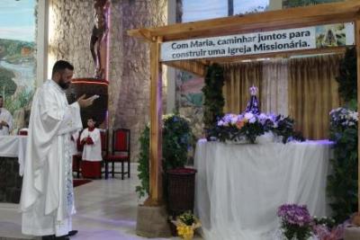 Nem a Chuva atrapalhou a FÃ© dos filhos de Nossa Senhora, que lotaram o SantuÃ¡rio para o Ãºltimo dia da Novena da Padroeira
