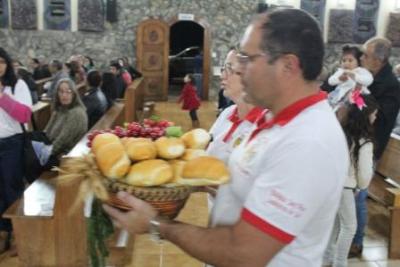 Nem a Chuva atrapalhou a FÃ© dos filhos de Nossa Senhora, que lotaram o SantuÃ¡rio para o Ãºltimo dia da Novena da Padroeira