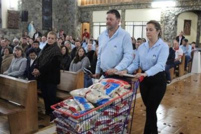 Nem a Chuva atrapalhou a FÃ© dos filhos de Nossa Senhora, que lotaram o SantuÃ¡rio para o Ãºltimo dia da Novena da Padroeira