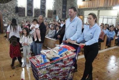 Nem a Chuva atrapalhou a FÃ© dos filhos de Nossa Senhora, que lotaram o SantuÃ¡rio para o Ãºltimo dia da Novena da Padroeira
