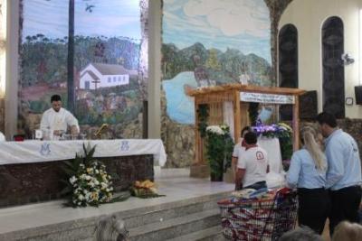 Nem a Chuva atrapalhou a FÃ© dos filhos de Nossa Senhora, que lotaram o SantuÃ¡rio para o Ãºltimo dia da Novena da Padroeira