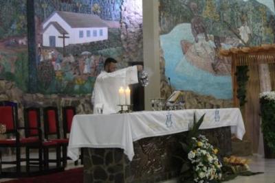 Nem a Chuva atrapalhou a FÃ© dos filhos de Nossa Senhora, que lotaram o SantuÃ¡rio para o Ãºltimo dia da Novena da Padroeira
