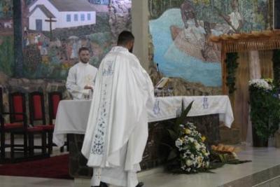 Nem a Chuva atrapalhou a FÃ© dos filhos de Nossa Senhora, que lotaram o SantuÃ¡rio para o Ãºltimo dia da Novena da Padroeira