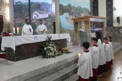 Nem a Chuva atrapalhou a FÃ© dos filhos de Nossa Senhora, que lotaram o SantuÃ¡rio para o Ãºltimo dia da Novena da Padroeira