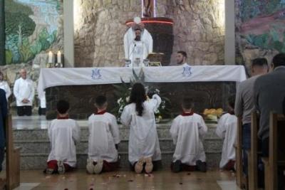 Nem a Chuva atrapalhou a FÃ© dos filhos de Nossa Senhora, que lotaram o SantuÃ¡rio para o Ãºltimo dia da Novena da Padroeira