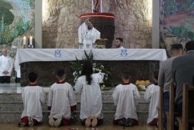 Nem a Chuva atrapalhou a FÃ© dos filhos de Nossa Senhora, que lotaram o SantuÃ¡rio para o Ãºltimo dia da Novena da Padroeira