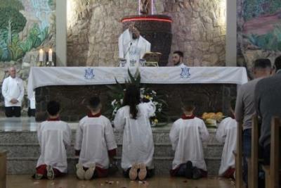 Nem a Chuva atrapalhou a FÃ© dos filhos de Nossa Senhora, que lotaram o SantuÃ¡rio para o Ãºltimo dia da Novena da Padroeira