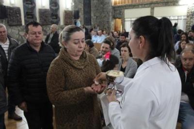 Nem a Chuva atrapalhou a FÃ© dos filhos de Nossa Senhora, que lotaram o SantuÃ¡rio para o Ãºltimo dia da Novena da Padroeira