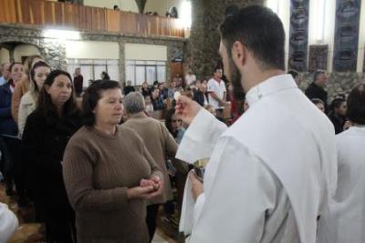Nem a Chuva atrapalhou a FÃ© dos filhos de Nossa Senhora, que lotaram o SantuÃ¡rio para o Ãºltimo dia da Novena da Padroeira