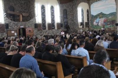 Nem a Chuva atrapalhou a FÃ© dos filhos de Nossa Senhora, que lotaram o SantuÃ¡rio para o Ãºltimo dia da Novena da Padroeira