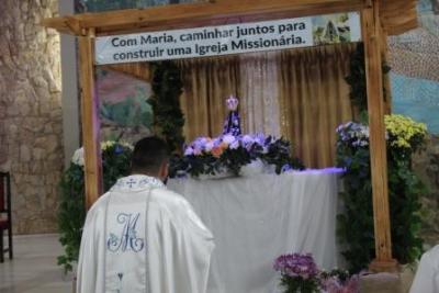 Nem a Chuva atrapalhou a FÃ© dos filhos de Nossa Senhora, que lotaram o SantuÃ¡rio para o Ãºltimo dia da Novena da Padroeira