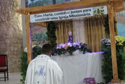 Nem a Chuva atrapalhou a FÃ© dos filhos de Nossa Senhora, que lotaram o SantuÃ¡rio para o Ãºltimo dia da Novena da Padroeira