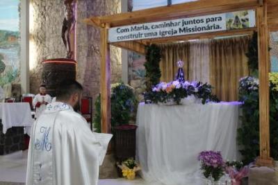 Nem a Chuva atrapalhou a FÃ© dos filhos de Nossa Senhora, que lotaram o SantuÃ¡rio para o Ãºltimo dia da Novena da Padroeira