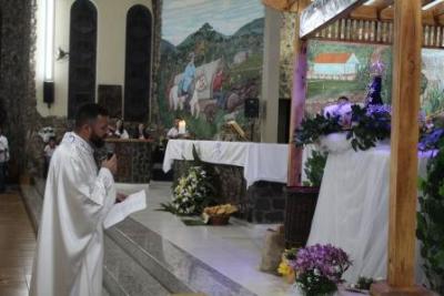 Nem a Chuva atrapalhou a FÃ© dos filhos de Nossa Senhora, que lotaram o SantuÃ¡rio para o Ãºltimo dia da Novena da Padroeira