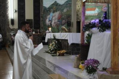 Nem a Chuva atrapalhou a FÃ© dos filhos de Nossa Senhora, que lotaram o SantuÃ¡rio para o Ãºltimo dia da Novena da Padroeira