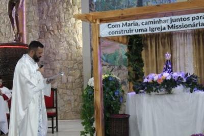 Nem a Chuva atrapalhou a FÃ© dos filhos de Nossa Senhora, que lotaram o SantuÃ¡rio para o Ãºltimo dia da Novena da Padroeira