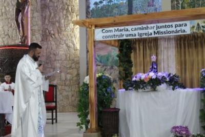 Nem a Chuva atrapalhou a FÃ© dos filhos de Nossa Senhora, que lotaram o SantuÃ¡rio para o Ãºltimo dia da Novena da Padroeira