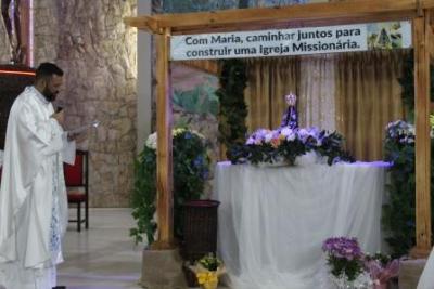 Nem a Chuva atrapalhou a FÃ© dos filhos de Nossa Senhora, que lotaram o SantuÃ¡rio para o Ãºltimo dia da Novena da Padroeira