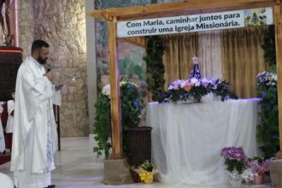 Nem a Chuva atrapalhou a FÃ© dos filhos de Nossa Senhora, que lotaram o SantuÃ¡rio para o Ãºltimo dia da Novena da Padroeira
