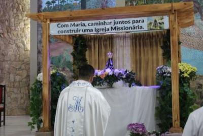Nem a Chuva atrapalhou a FÃ© dos filhos de Nossa Senhora, que lotaram o SantuÃ¡rio para o Ãºltimo dia da Novena da Padroeira