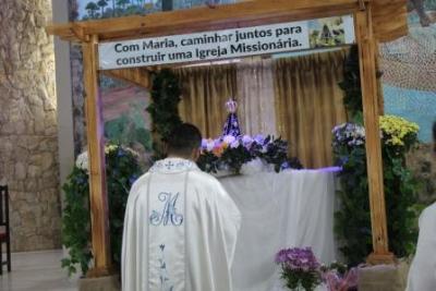 Nem a Chuva atrapalhou a FÃ© dos filhos de Nossa Senhora, que lotaram o SantuÃ¡rio para o Ãºltimo dia da Novena da Padroeira