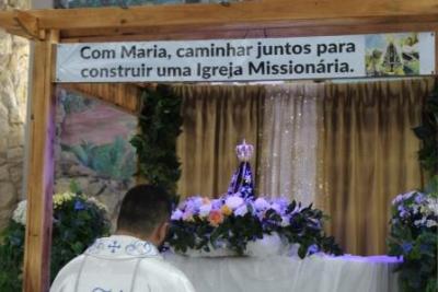 Nem a Chuva atrapalhou a FÃ© dos filhos de Nossa Senhora, que lotaram o SantuÃ¡rio para o Ãºltimo dia da Novena da Padroeira
