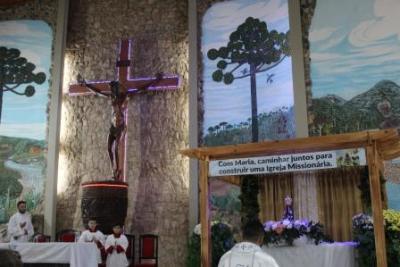 Nem a Chuva atrapalhou a FÃ© dos filhos de Nossa Senhora, que lotaram o SantuÃ¡rio para o Ãºltimo dia da Novena da Padroeira