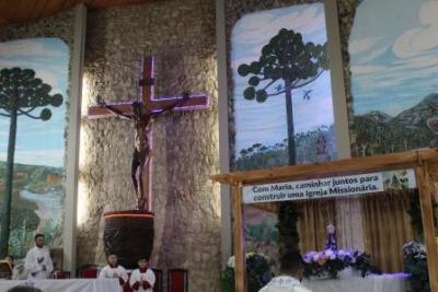 Nem a Chuva atrapalhou a FÃ© dos filhos de Nossa Senhora, que lotaram o SantuÃ¡rio para o Ãºltimo dia da Novena da Padroeira