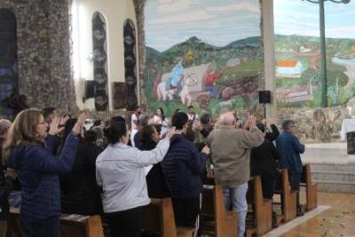 Nem a Chuva atrapalhou a FÃ© dos filhos de Nossa Senhora, que lotaram o SantuÃ¡rio para o Ãºltimo dia da Novena da Padroeira