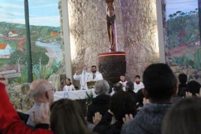 Nem a Chuva atrapalhou a FÃ© dos filhos de Nossa Senhora, que lotaram o SantuÃ¡rio para o Ãºltimo dia da Novena da Padroeira