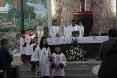 Nem a Chuva atrapalhou a FÃ© dos filhos de Nossa Senhora, que lotaram o SantuÃ¡rio para o Ãºltimo dia da Novena da Padroeira