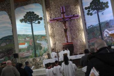 Nem a Chuva atrapalhou a FÃ© dos filhos de Nossa Senhora, que lotaram o SantuÃ¡rio para o Ãºltimo dia da Novena da Padroeira