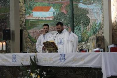 Nem a Chuva atrapalhou a FÃ© dos filhos de Nossa Senhora, que lotaram o SantuÃ¡rio para o Ãºltimo dia da Novena da Padroeira