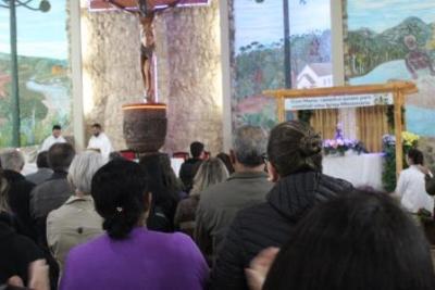 Nem a Chuva atrapalhou a FÃ© dos filhos de Nossa Senhora, que lotaram o SantuÃ¡rio para o Ãºltimo dia da Novena da Padroeira